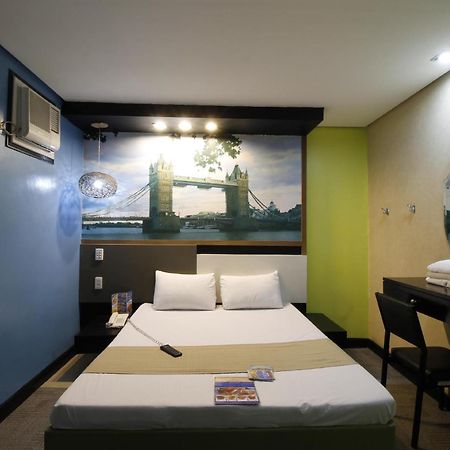 Hotel Dreamworld Araneta Cubao Exterior photo