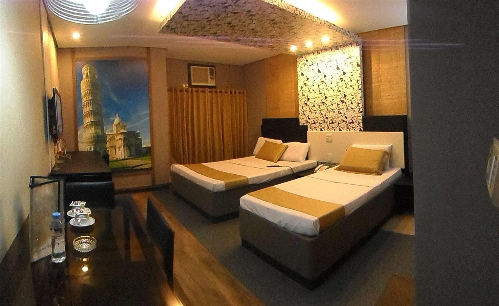 Hotel Dreamworld Araneta Cubao Exterior photo