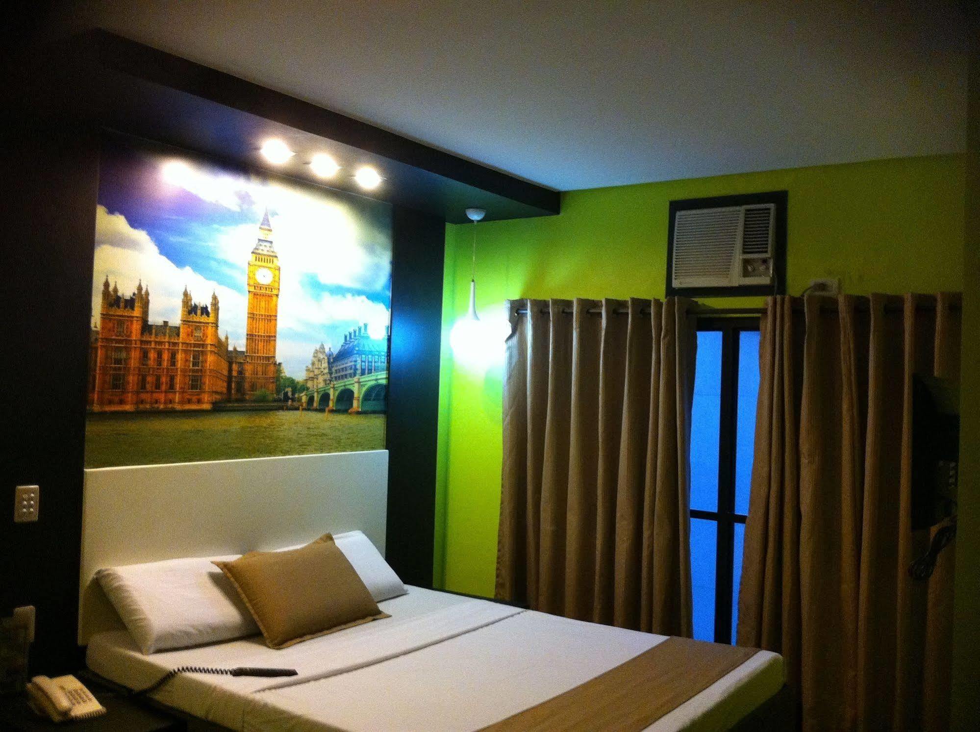 Hotel Dreamworld Araneta Cubao Exterior photo