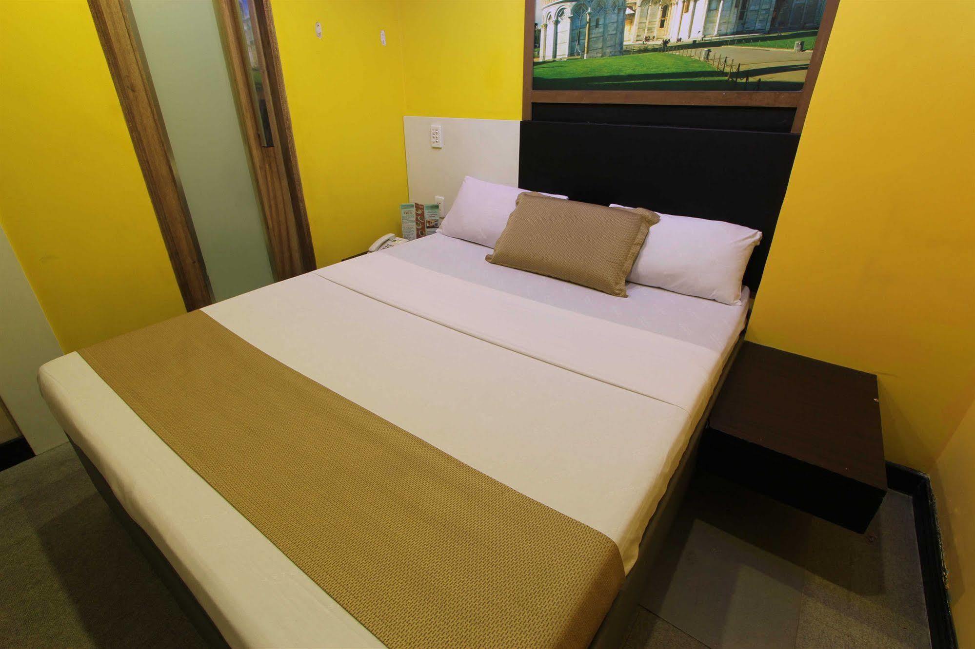 Hotel Dreamworld Araneta Cubao Exterior photo