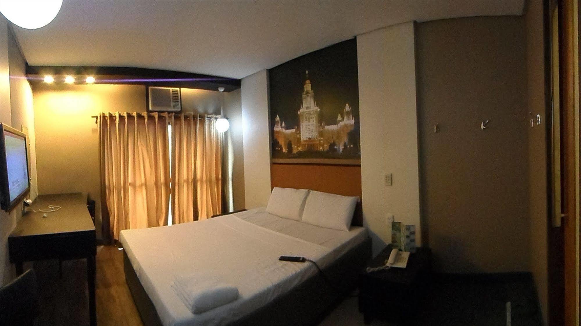 Hotel Dreamworld Araneta Cubao Exterior photo