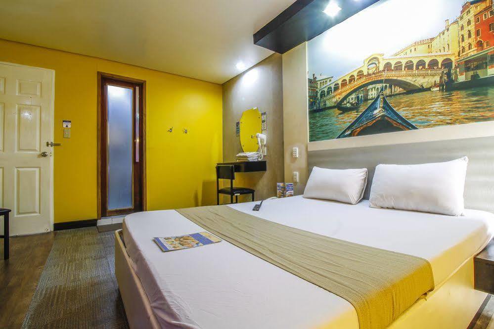 Hotel Dreamworld Araneta Cubao Exterior photo